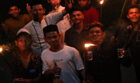 Ribuan Peserta Obor Keliling Meriahkan Malam Idul Fitri di Peudaya