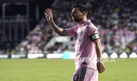 Striker Inter Miami asal Argentina, Lionel Messi, berselebrasi seusai mencetak gol.