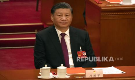 Presiden China Xi Jinping menghadiri sesi Kongres Rakyat Nasional China (NPC) di Aula Besar Rakyat di Beijing, Jumat (10/3/023). Dia akan melakukan perjalanan pertama kali ke Rusia dan melakukan pembicaraan pertama dengan Presiden Ukraina Volodymyr Zelenskyy sejak invasi dimulai tahun lalu.