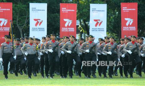 Upacara peringatan Hari Bhayangkara ke-77 yang digelar Polda Jawa Barat, di kawasan Lapangan Gasibu, Kota Bandung, Sabtu (1/7/2023).