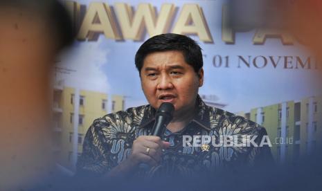 Menteri Perumahan dan Kawasan Permukiman Maruarar Sirait (Ara) membuat sayembara berhadiah Rp 8 miliar dari kantong pribadi bagi siapa pun yang menemukan keberadaan politikus PDIP Harun Masiku.