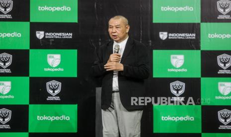 Ketua Umum Perbasi Danny Kosasih menyampaikan sambutan di Jakarta, Selasa (12/12/2023). Musim IBL 2024  yang diikuti 14 tim basket tersebut dimulai pada 13 Januari 2024 dengan format home-away yang berlangsung di empat kota yaitu, Denpasar, Surabaya, Jakarta dan Bandung.