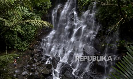 Air terjun merupakan salah satu daya tarik pariwisata alam yang terus dikembangkan. (Ilustrasi)