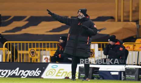 Pelatih kepala Wolverhampton Wanderers Nuno Espirito Santo saat pertandingan sepak bola Liga Utama Inggris antara Wolverhampton Wanderers dan Everton di Stadion Molineux di Wolverhampton, Inggris, Selasa, 12 Januari 2021. 