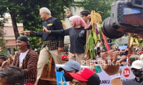 Pasangan Ganjar-Mahfud diarak sepanjang jalan Slamet Riyadi, Sabtu (10/2/2024).