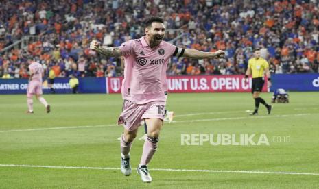 Penyerang Inter Miami Lionel Messi merayakan gol timnya yang berasal dari umpannya saat melawan FC Cincinnati, di US Open Cup.