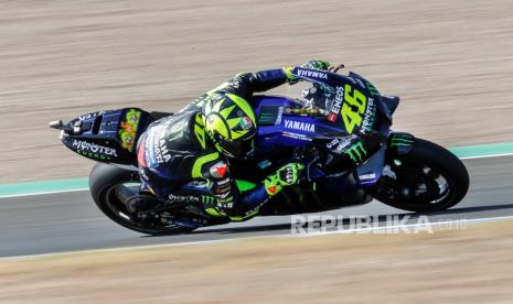  Pembalap MotoGP Italia Valentino Rossi, Monster Energy Yamaha MotoGP, mengambil tikungan selama sesi pelatihan gratis untuk Grand Prix sepeda motor Andalusia yang diadakan di sirkuit Jerez-Angel Nieto di Jerez de la Frontera, Spanyol, 24 Juli 2020. Grand Prix Andalusia akan akan diadakan 26 Juli 2020 mendatang.