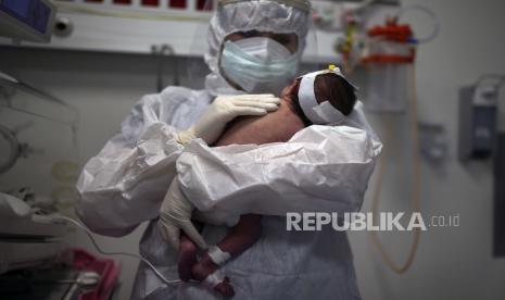 Bayi laki-laki terkonfirmasi positif Covid-19 berinisial MA usia satu bulan tujuh hari warga Kelurahan Gunung LingkasKota Tarakan, Kalimantan Utara, meninggal dunia. Bayi tersebut adalah satu dari empat korban meninggal dunia karena Covid-19 pada Jumat (22/1).