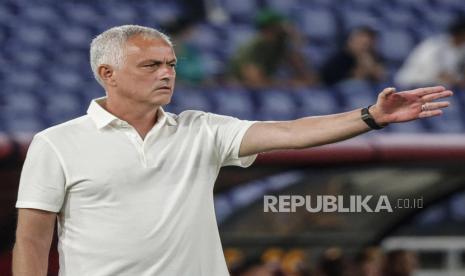 Pelatih kepala AS Roma Jose Mourinho