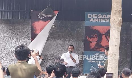 Calon Presiden (capres) dari Koalisi Perubahan Anies Baswedan menghadiri acara bertajuk Desak Anies di Ngaglik, Sleman, Ahad (22/10/2023). 