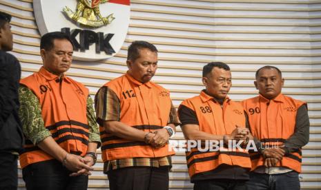 069942700 1762665693 830 556