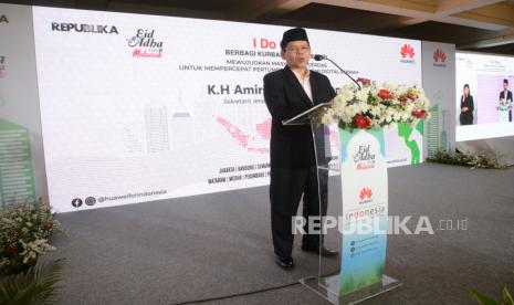 Sekjen MUI KH Amirsyah Tambunan memberikan sambutan dalam dalam acara I Do Care Berbagi Kurban Untuk Negeri di Jakarta, Kamis (22/6/2023). Menyambut perayaan Idul Adha 1444 H Huawei Indonesia kembali berkolaborasi dengan Republika menyelenggarakan I Do Care.Donasi Hewan Kurban I Do Care tahun ini akan diserahkan ke 15 masjid di 15 kota di Indoensia. sebanyak 15 sapi dan 60 kambing akan disalurkan pada 22 Juni dan 29 Juni 2023.  