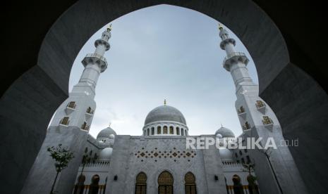 Bangunan Masjid Raya Sheikh Zayed di Gilingan, Solo, Jawa Tengah. Pada musim haji ini, kunjungan meningkat hingga 2x lipat.