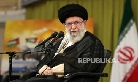 Pemimpin tertinggi Iran Ayatollah Ali Khamenei melakukan pertemuan dengan Kepala Biro Politik Hamas Ismail Haniyeh, Ahad (5/11/2023).