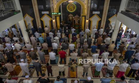 BPBD Sumut Awasi Prokes Warga Saat Sholat Id di Masjid (ilustrasi).