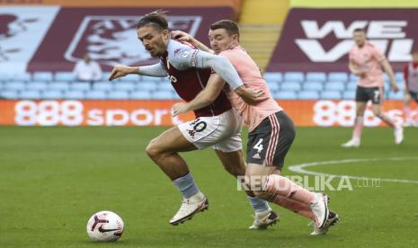 John Fleck saat memperkuat Sheffield United selama pertandingan sepak bola Liga Premier Inggris antara Aston Villa dan Sheffield United di stadion Villa Park di Birmingham, Senin, 21 September 2020.