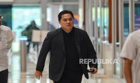 Menteri BUMN Erick Thohir saat menghadiri rapat kerja bersama Komisi VI DPR RI, di Gedung Nusantara I, Kompleks Parlemen, Jakarta, Senin (4/12/2023). Rapat tersebut membahas tentang laporan dan evaluasi pelaksanaan kinerja BUMN tahun 2023, evaluasi capaian kinerja BUMN Tahun 2023 dan rencana aksi pembinaan BUMN tahun 2024.