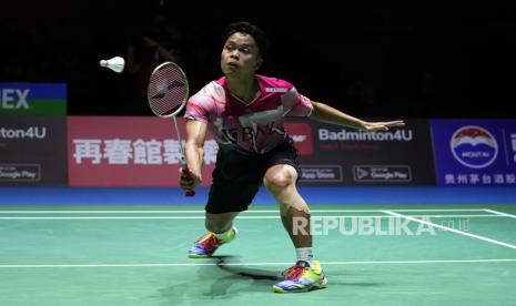 Anthony Sinisuka Ginting dari Indonesia akan tampil di babak kedua turnamen level Super 300 Hylo Open 2022 di Saarlandhalle, Saarbrcken, Jerman, Kamis (3/11/2022). 