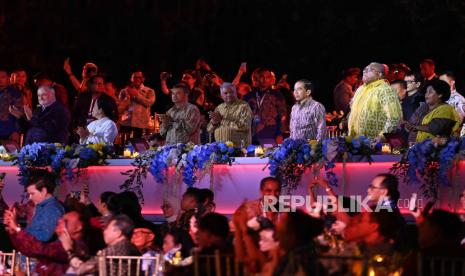 Momen Presiden Joko Widodo (ketiga kanan) bersama Ketua DPR Puan Maharani. Ketua DPR Puan Maharani menyinggung pertemuan dengan Presiden Jokowi di WWF 2024.