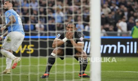 Juventus Bremer reacts after missing a scoring chance during the Serie A soccer match between Lazio and Juventus at Rome