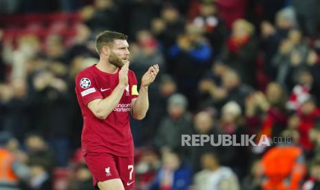 Gelandang Liverpool James Milner. Milner resmi dilepas oleh Liverpool bersama Roberto Firmino, Alex Oxlade-Chamberlain dan Naby Keita. 