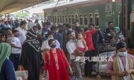 Bangladesh akan memangkas jam sekolah dan mengurangi jam operasional kantor guna mengurangi kekurangan listrik negara. 