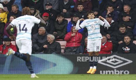 Pemain Chelsea  Joao Felix berselebrasi setelah mencetak gol saat pertandingan sepak bola Liga Inggris antara Bournemouth dan Chelsea di Vitality Stadium, Bournemouth, Inggris,Sabtu (6/5/2023).