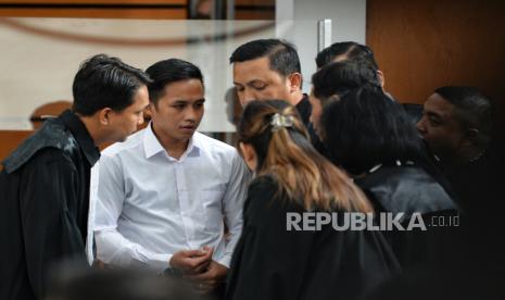 Terdakwa Richard Eliezer alias Bharada E saat menjalani sidang dakwaan di Pengadilan Negeri Jakarta Selatan, Jakarta, Selasa (18/10/2022). Bharada E didakwa melakukan pembunuhan berencana bersama Ferdy Sambo, Putri Candrawathi, Ricky Rizal Wibowo, dan Kuat Ma