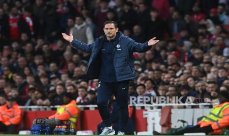 Pelatih Chelsea Frank Lampard bereaksi pada pertandingan Liga Primer Inggris antara Arsenal dan Chelsea di London, Inggris,  Rabu (3/5/2023) dini hari WIB. 