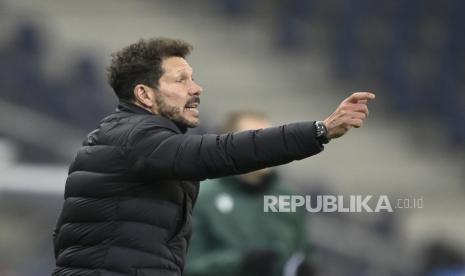 Pelatih kepala Atletico Madrid, Diego Simeone, mengincar kemenangan perdananya di markas Barcelona di Camp Nou.