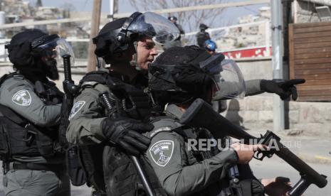  Petugas Polisi Israel menyerbu sebuah rumah sakit di Yerusalem Timur dan menangkap sejumlah keluarga pasien dari Gaza pada hari Kamis (2/11/2023). ilustrasi