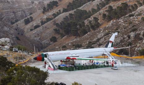 Sebuah pesawat Boeing 707 telah diubah menjadi sebuah kafe, di Wadi Al-Badhan, tepat di luar kota Nablus, Tepi Barat, 11 Agustus 2021. Otoritas Bandara Israel mengatakan Selasa, 9 Agustus 2022, bahwa Israel akan segera mengizinkan warga Palestina dari Tepi Barat yang diduduki untuk melakukan perjalanan dengan penerbangan ke Turki dari bandara Israel.