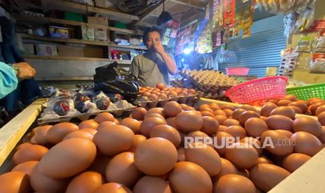 Pedagang telur (ilustrasi). Harga sejumlah komoditas pangan di sejumlah pasar tradisional di Kota Kupang Provinsi Nusa Tenggara Timur mulai merangkak naik di antaranya cabai rawit dan telur ayam.