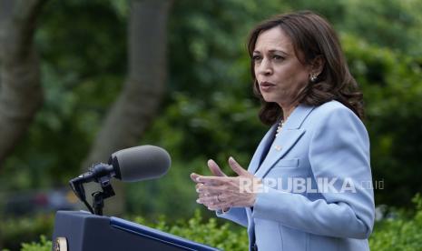  Wakil Presiden Kamala Harris berbicara di Taman Mawar Gedung Putih di Washington, Selasa, 17 Mei 2022, selama resepsi untuk merayakan Bulan Warisan Penduduk Asli Asia Amerika, Penduduk Asli Hawaii, dan Kepulauan Pasifik. Wapres Kamala Harris Serukan Warga Amerika Bersatu Lawan Rasisme