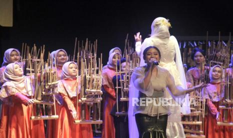 Angklung Evening Concert 2023 Arunika: Melangkah Lagi yang digelar Keluarga Paduan Angklung SMA Negeri 3 Bandung (KPA3).  