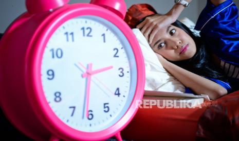 Insomnia bisa memburuk seiring bertambahnya usia. Sekitar 10-15 persen perempuan yang telah menopause mengalami insomnia.