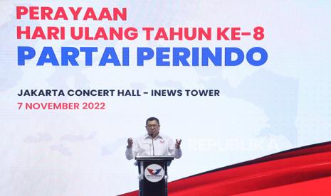 Ketua Umum Partai Perindo Hary Tanoesoedibjo memberikan sambutan saat puncak acara HUT ke-8 Partai Perindo di Jakarta Concert Hall, Jakarta, Senin (7/11/2022). Perayaan HUT ke-8 Partai Perindo Tahun 2022 tersebut sebagai momen pengingat bahwa Partai Perindo bertahan sampai saat ini berjuang demi Indonesia sejahtera. 