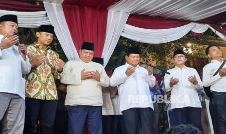 Capres pemenang Pilpres 2024, Prabowo Subianto menyampaikan pidato kemenangan di kediamannya, Jalan Kertanegara, Kebayoran Baru, Jakarta Selatan, Rabu (20/3/2024) malam WIB. 