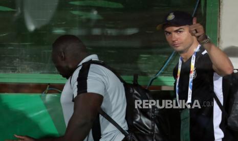 Bintang Al-Nassr asal Portugal, Cristiano Ronaldo (kanan).