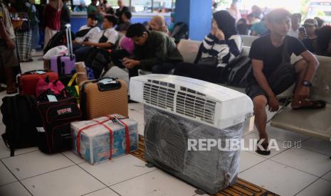 Suasana pemudik di Terminal Kampung Rambutan.