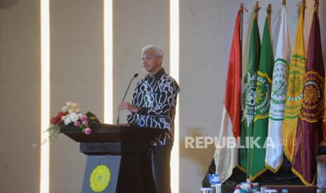 Capres Ganjar Pranowo menghadiri acara Dialog Terbuka Muhammadiyah Bersama Capres dan Cawapres Republik Indonesia di Auditorium KH Ahmad Azhar UMJ, Kota Tangsel , Kamis (23/11/2023). 