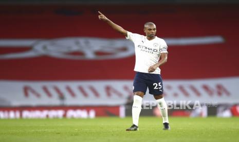 Fernandinho dari Manchester City.