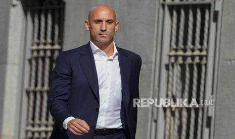 Luis Rubiales dihukum larangan beraktivitas di sepak bola selama tiga tahun.