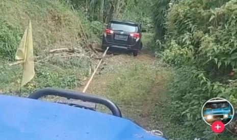 Viral, Misteri Mobil Tersesat di Kebun Jeruk 