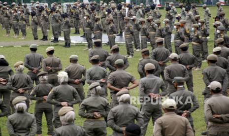 Patroli satpol PP pada musim Lebaran.