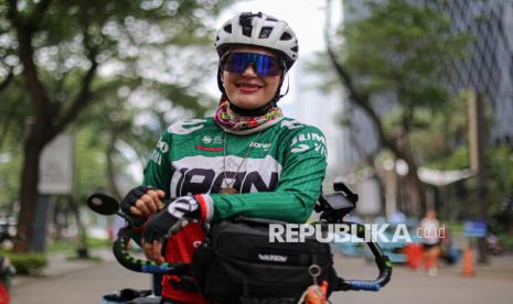Pesepeda Iran Gowes Lintas 5 Negara
