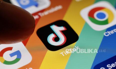 Komisi Eropa telah melarang jajaran stafnya untuk menggunakan aplikasi berbagi video, TikTok. Keputusan itu diambil dengan alasan untuk melindungi data dan meningkatkan keamanan siber.