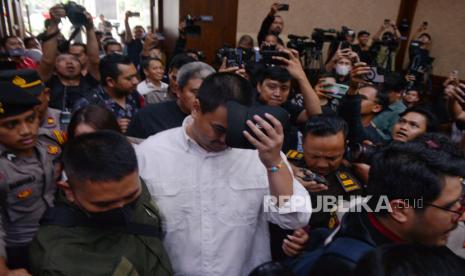 Menteri Pemuda dan Olahraga Ario Bimo Nandito Ariotedjo atau Dito Ariotedjo menghadiri sidang. Hakim mengapresiasi kedatangan Menpora Dito memenuhi panggilan sidang.