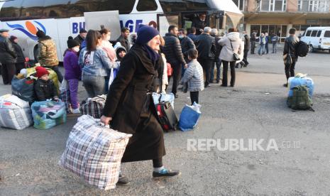 DPP Organisasi Angkutan Darat (Organda) mempertanyakan kebijakan rapid test antigen untuk masyarakat yang menggunakan transportasi darat. Sekretaris Jenderal Organda Ateng Aryono mempertanyakan bagaimana teknis pengecekan bagi pengguna transportasi jalur darat terkait aturan pemerintah yang mewajibkan siapapun yang ke luar masuk Jakarta harus menyertakan hasil rapid test antigen dan berlaku hari ini, Jumat (18/12).