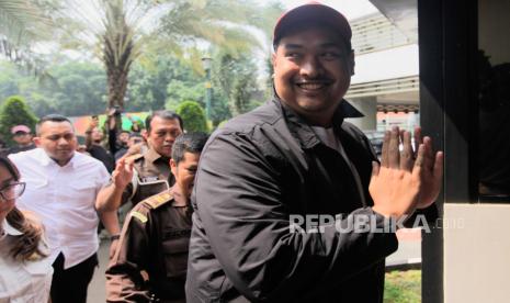 Menteri Pemuda dan Olahraga Dito Ariotedjo tiba untuk menjalani pemeriksaan di Kejaksaan Agung, Jakarta, Senin (3/7/2023). Menpora Dito Ariotedjo menjalani pemeriksaan sebagai saksi terkait kasus korupsi penyediaan infrastruktur base transceiver station (BTS) 4G dan infrastruktur pendukung paket 1, 2, 3, 4 dan 5 Bakti Komunikasi dan Informatika tahun 2020-2022.